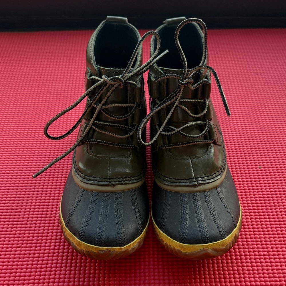 Women’s Waterproof Duck Boots - Black and Brown Sorel boots.
